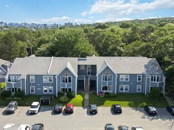 1 Brookdale Ct #107, Halifax, NS B3A 4P7