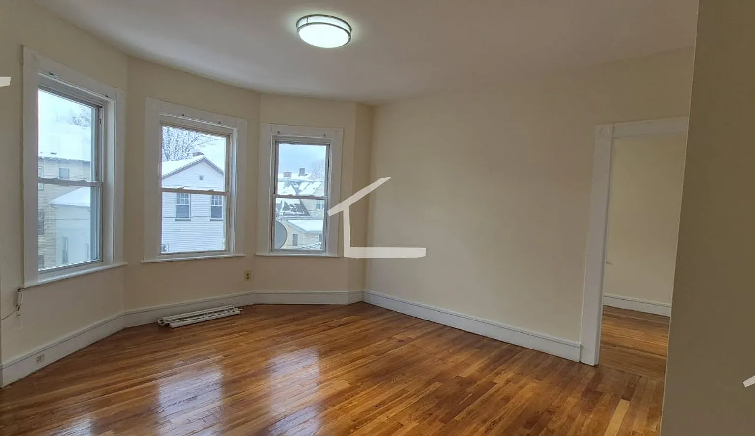 Great value! 4-bed, 1-bath in Brighton; No Broker Fee! — Photo 1