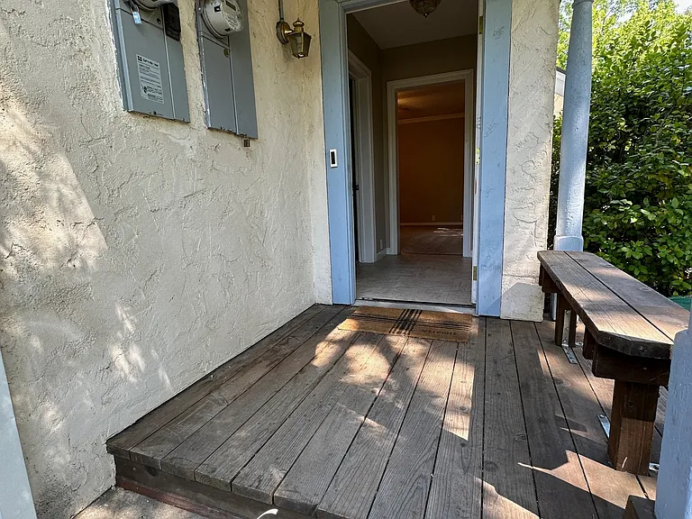 381 E 9th St — Photo 10