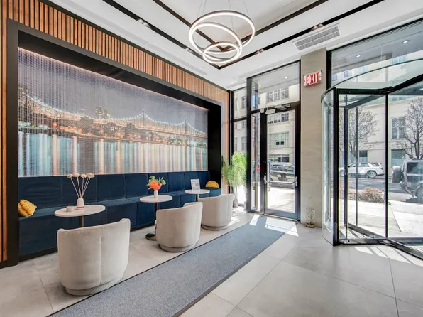 27-19 Thomson Avenue image 8 of 14