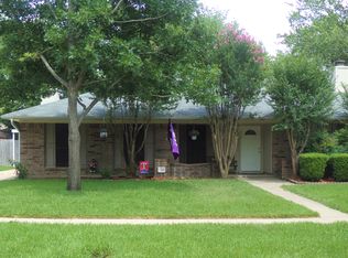 802 Little Creek Dr, Euless, TX 76039
