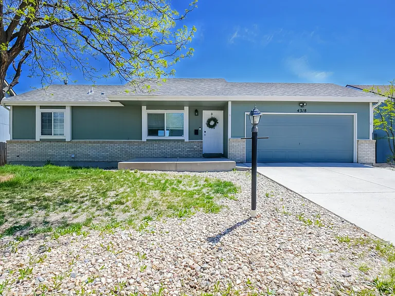 4318 Sunridge Dr — Photo 1