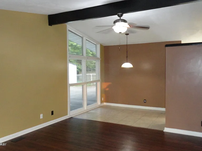 1913 Claremoor Dr — Photo 20