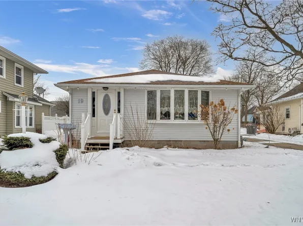 19 Elm Pl, Lancaster, NY 14086