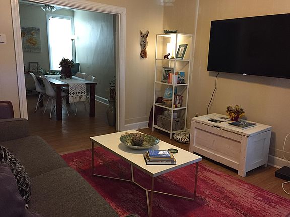 Front rm coming in door. These furnishings do not convey.