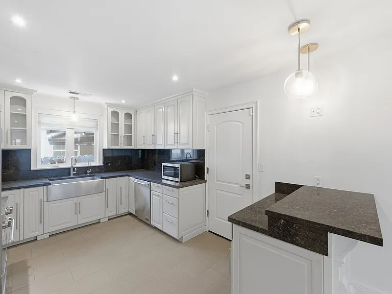 2476 Homewood Dr — Photo 6