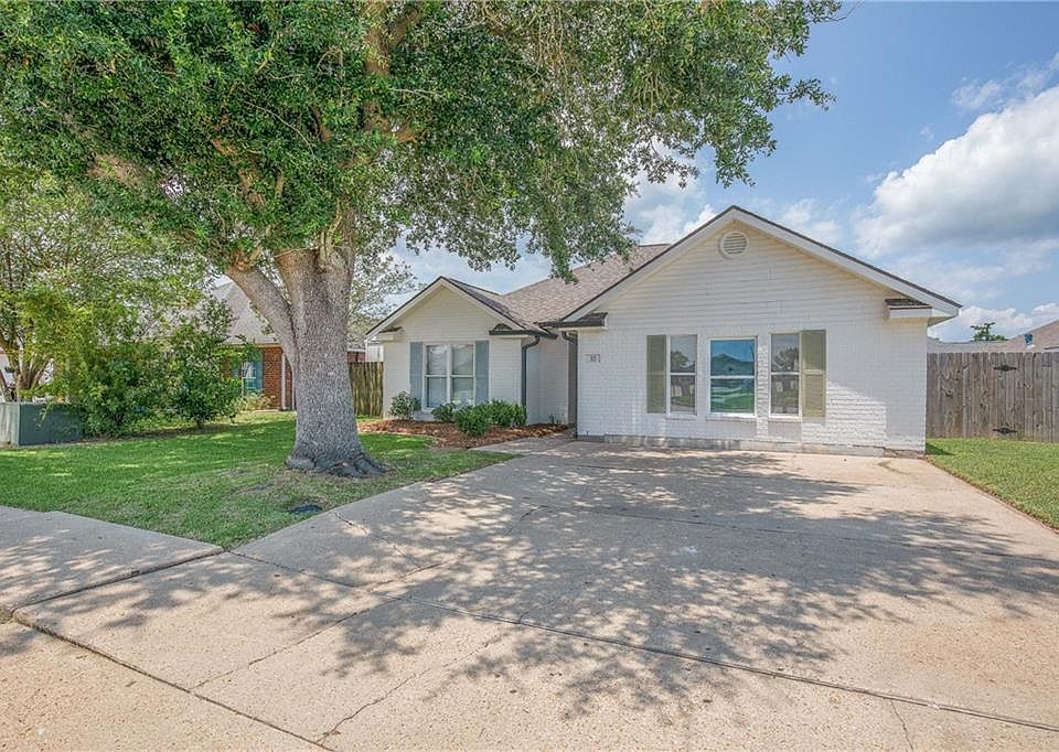 1st image of 33 Oxford Dr