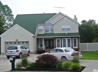 6 Edwin St, Centereach, NY 11720