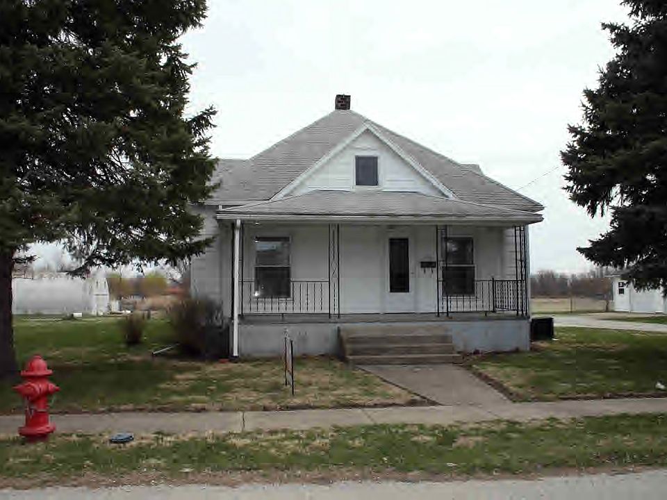 132 Maple St, Westville, IL 61883 Zillow