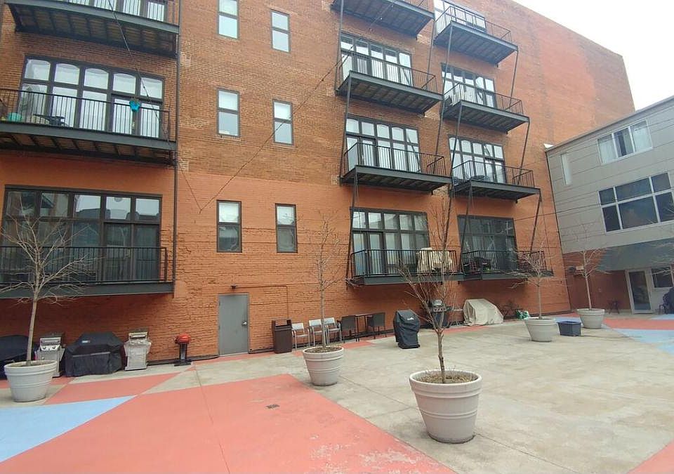 1st image of 1951 W 25th St #513