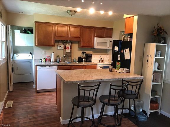 3rd image of 6046 Glasgow St