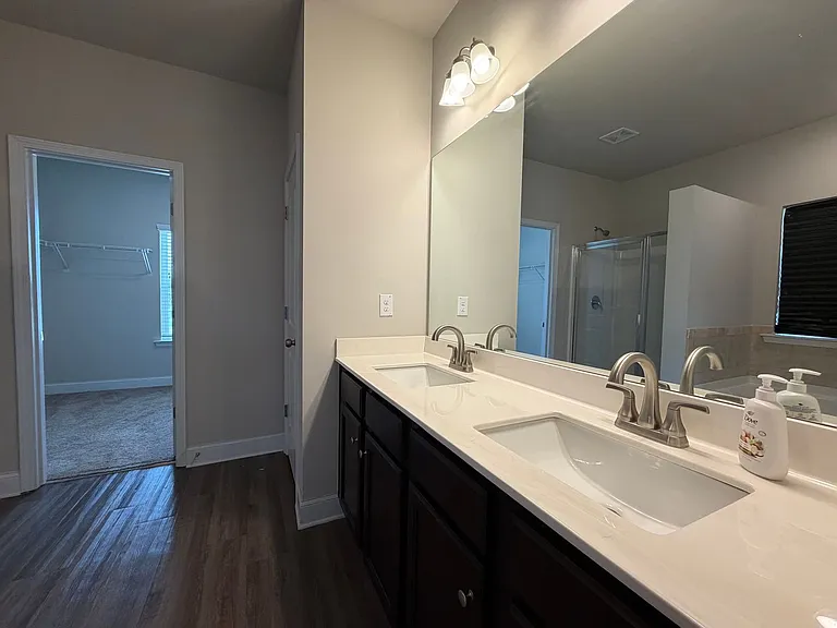 61 N Village Cir — Photo 16