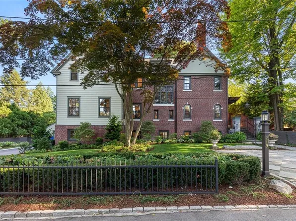 79 Clarendon Ave, Providence, RI 02906
