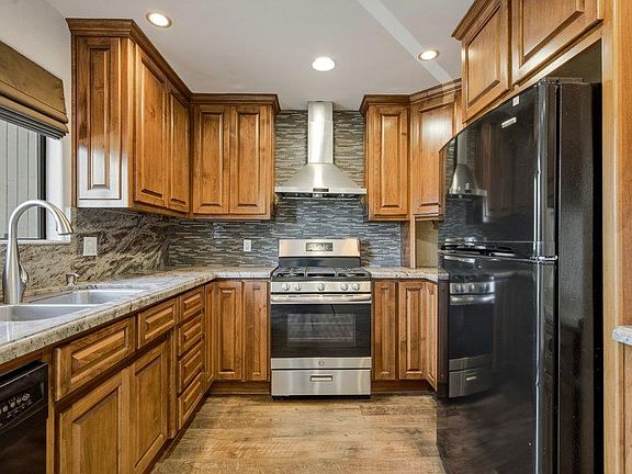 3rd image of 801 Nash Rd Unit B10