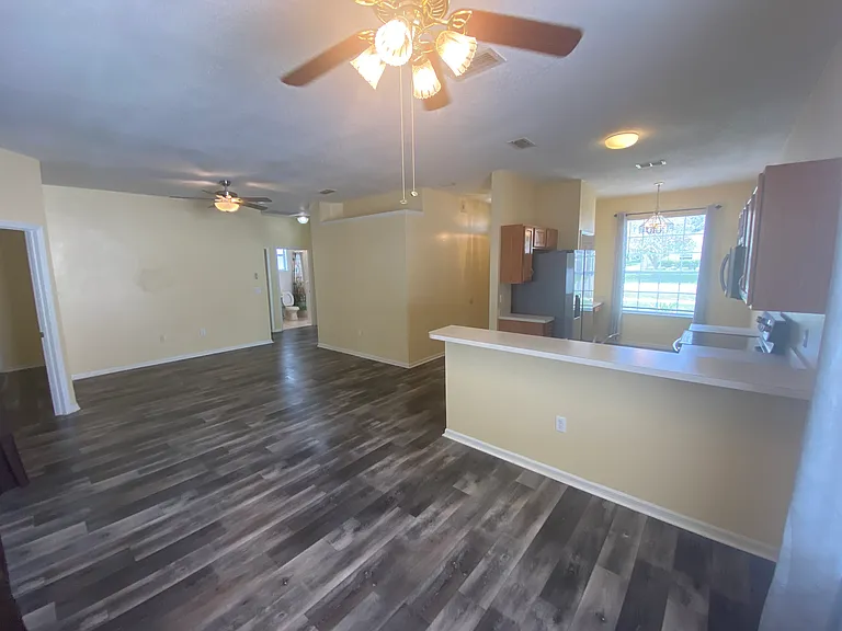 302 Bluff Pass Dr — Photo 5