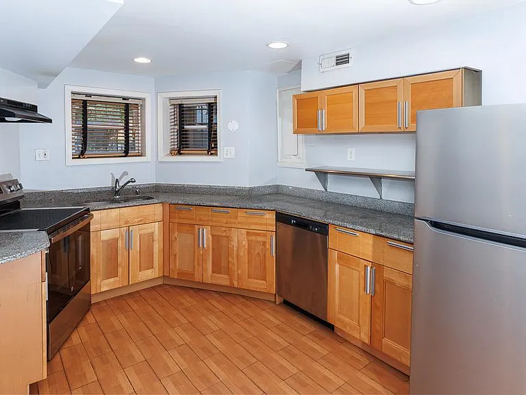 1437 E Capitol St SE #B — Photo 8