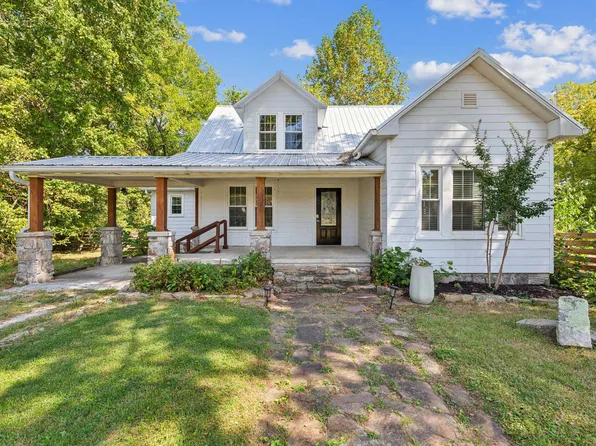 831 3rd St, Tracy City, TN 37387