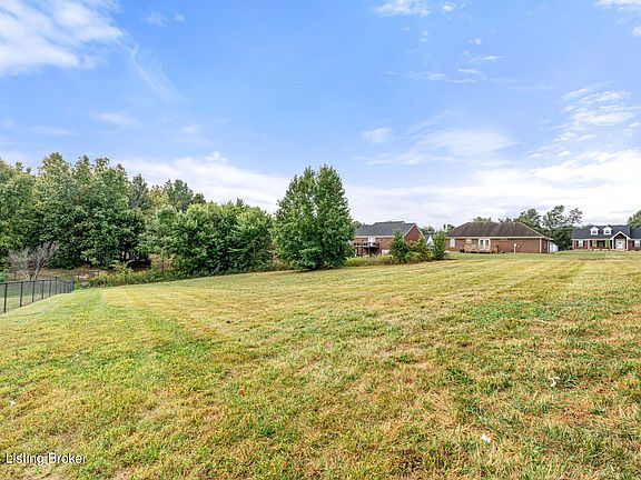 4th image of 107 Lexington Ct