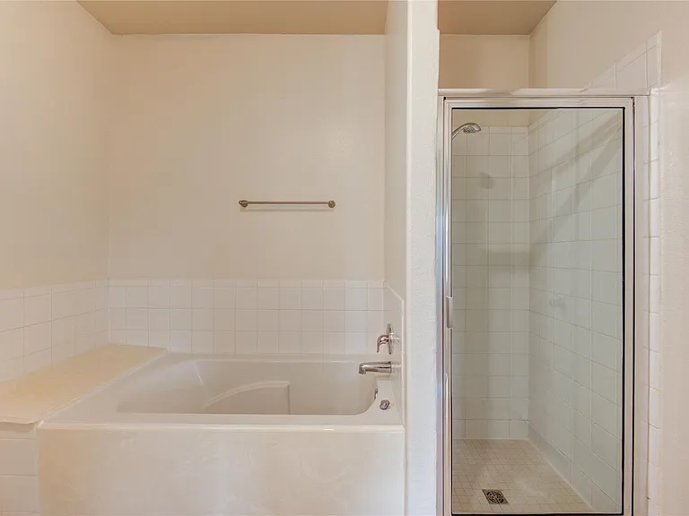 734 Mill Spring Ct — Photo 40