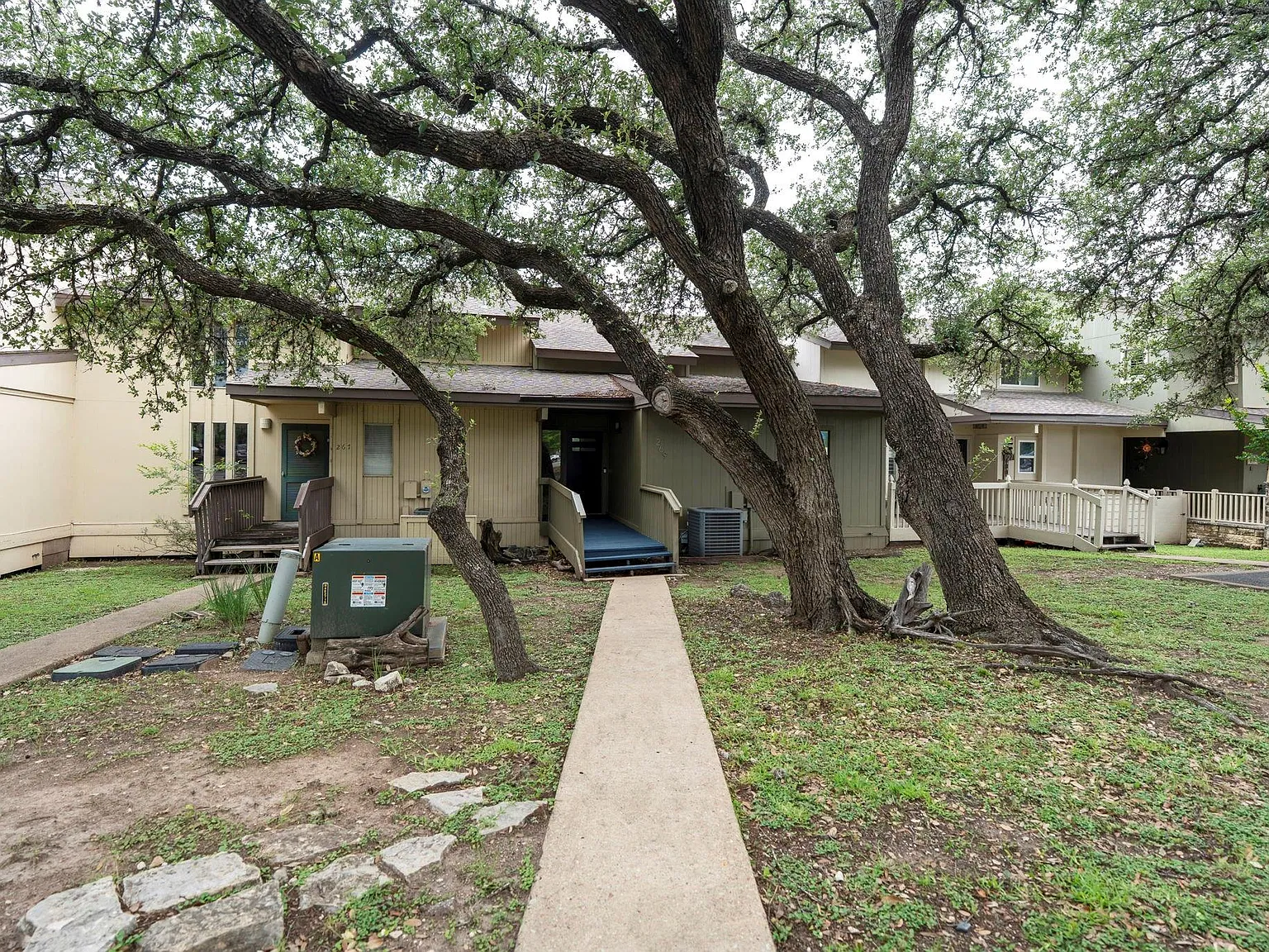 3 bed, 2.0 bath, $1,895 — Photo 1