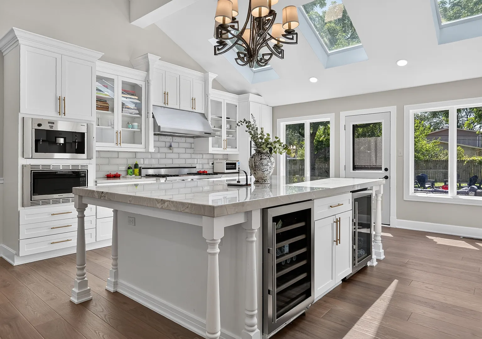4 bed, 3.5 bath, 3379 sqft, $6,700 — Photo 4