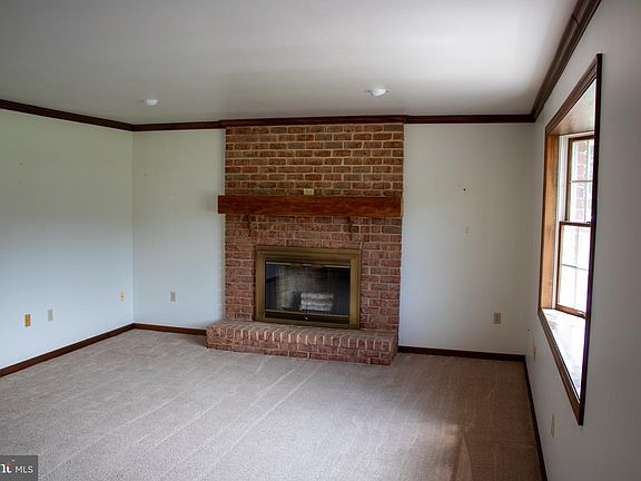4th image of 5237 Sunset Ln