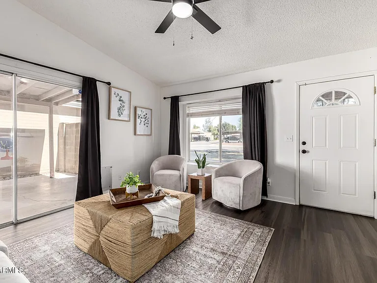 876 S Nebraska St #9 — Photo 2