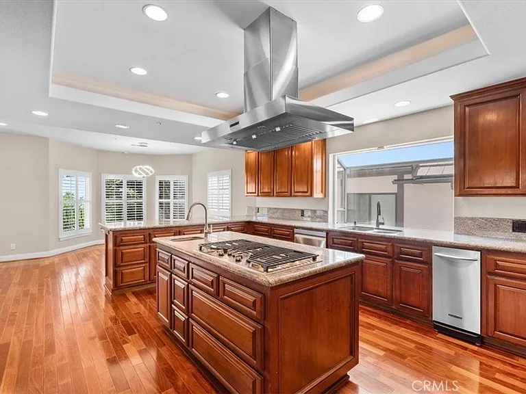 540 W 25th St — Photo 15