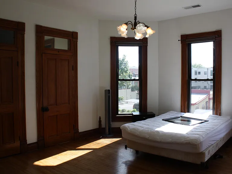 532 N Walnut St — Photo 15