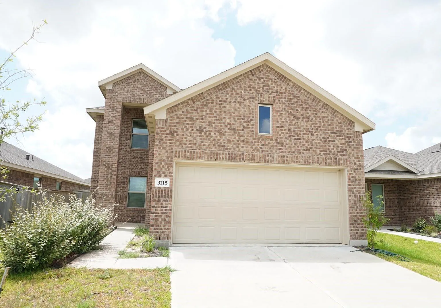 4 bed, 2.5 bath, 1880 sqft, $2,000 — Photo 1