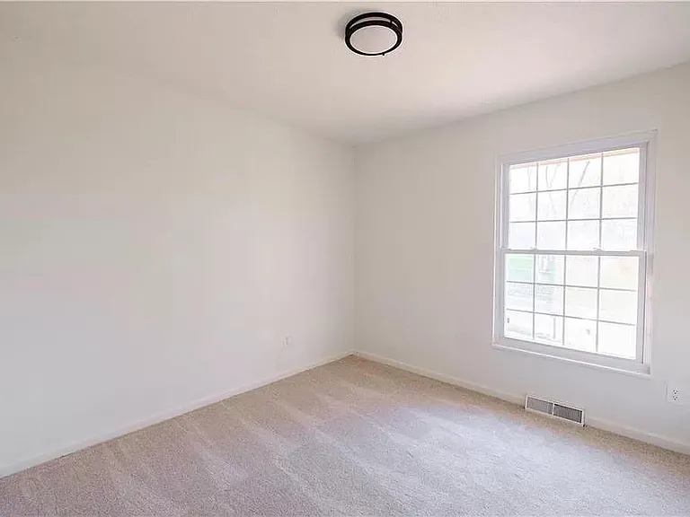 504 NE Johnston Dr — Photo 16