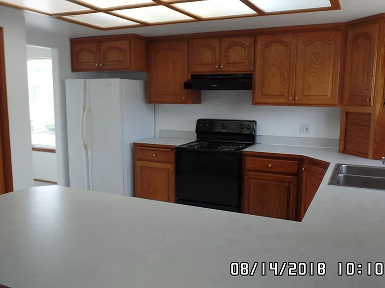942 E Willow St — Photo 10