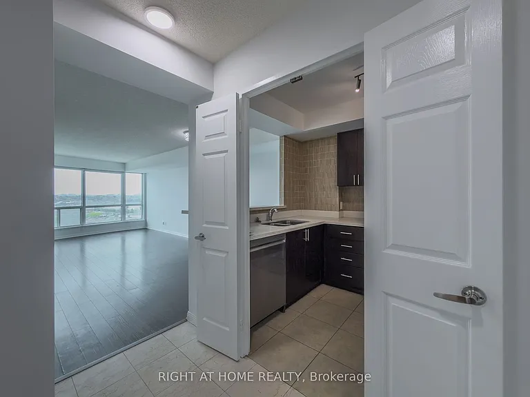 8 Lee Centre Dr #1008 — Photo 2