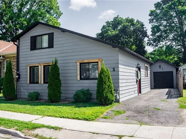 5 Haddington St, Cambridge, ON N1R 3P8