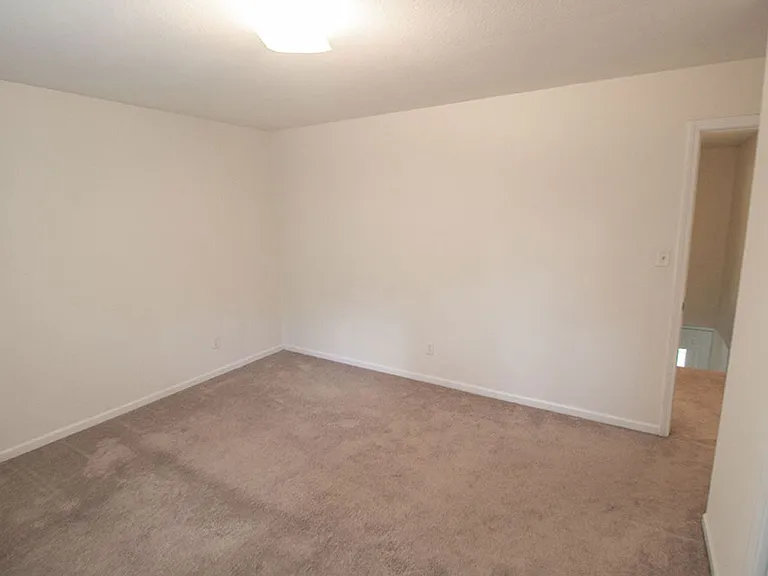 5200-5202 Tessa Way — Photo 16
