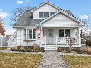 37 Thompson St, Kings Park, NY 11754