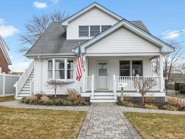 37 Thompson Street, Kings Park, NY 11754