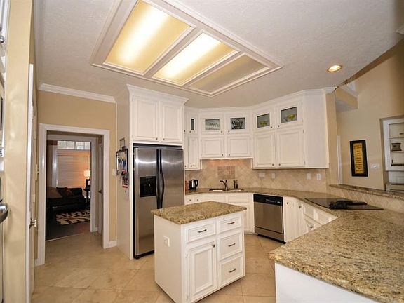 2nd image of 605 Oak Hill Dr