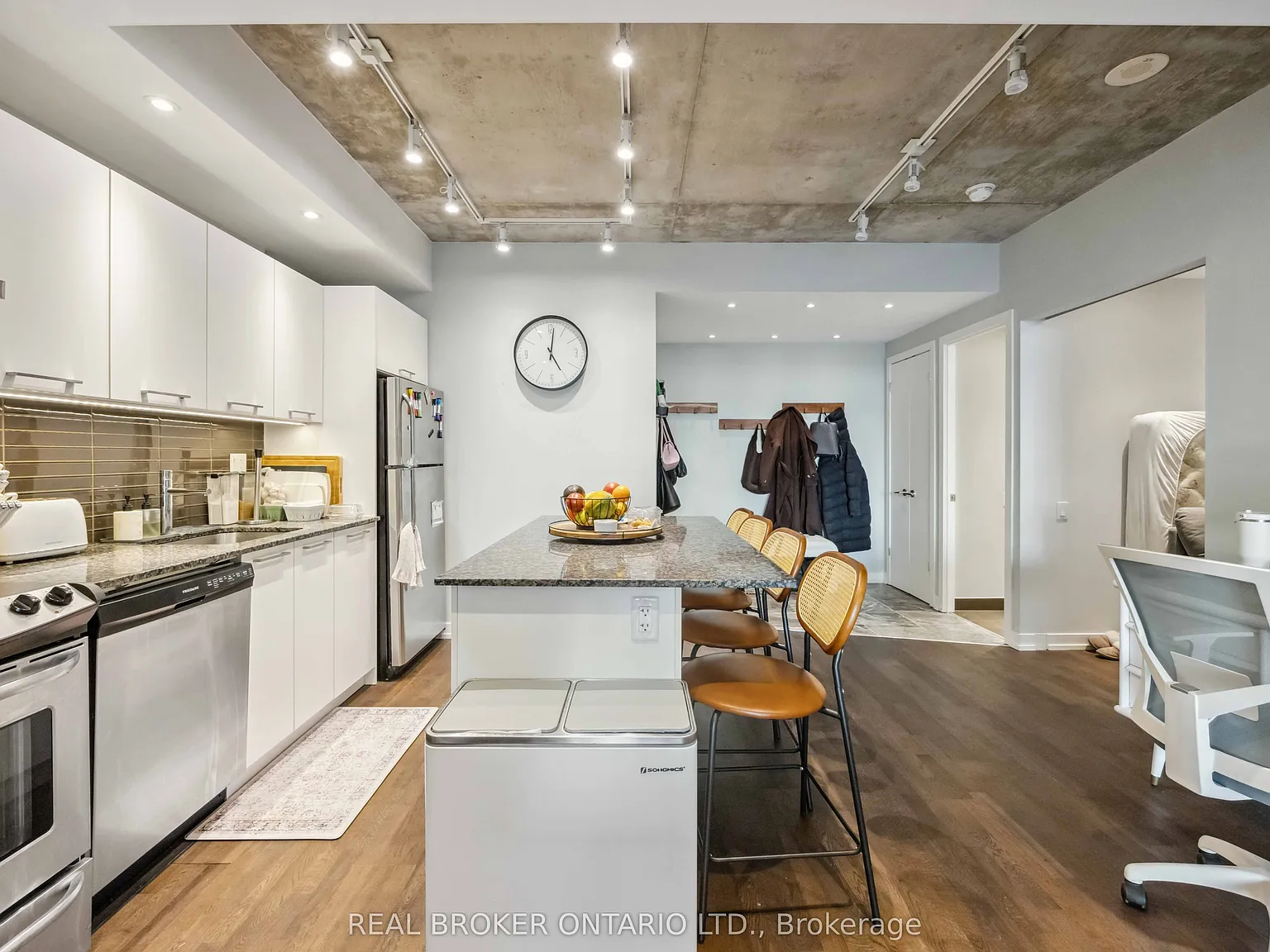 2 bed, $3,900 — Photo 4