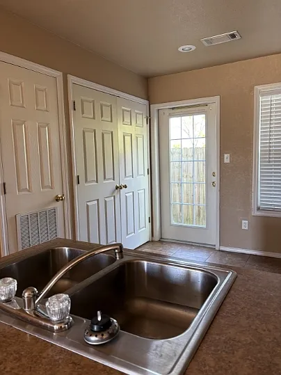 501 Countryside Ln — Photo 4