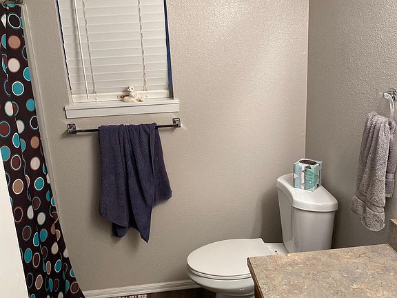 5th image of 610 E Jade Dr
