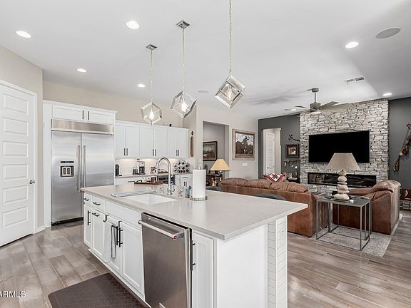 4th image of 2835 E DONALD Drive