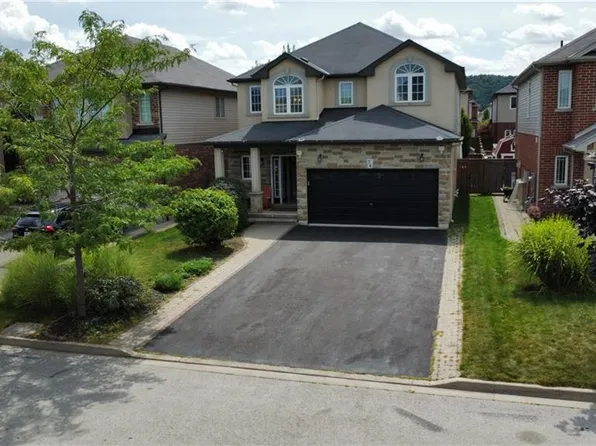 74 Lampman Dr, Grimsby, ON L3M 0E5