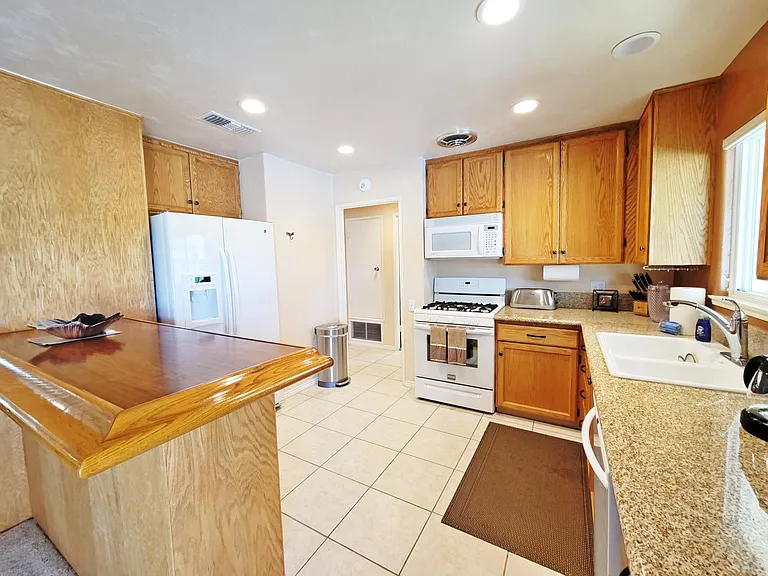 42445 Kansas St — Photo 13