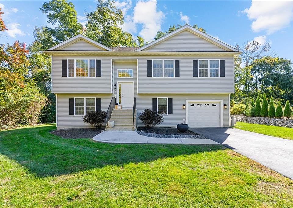 1st image of 5 Oak Hill Dr
