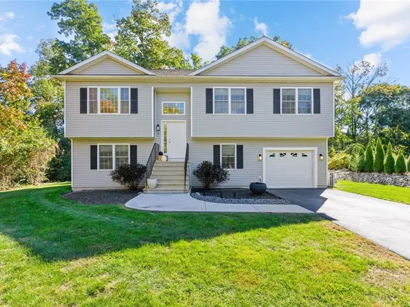 5 Oak Hill Dr, Johnston, RI 02919