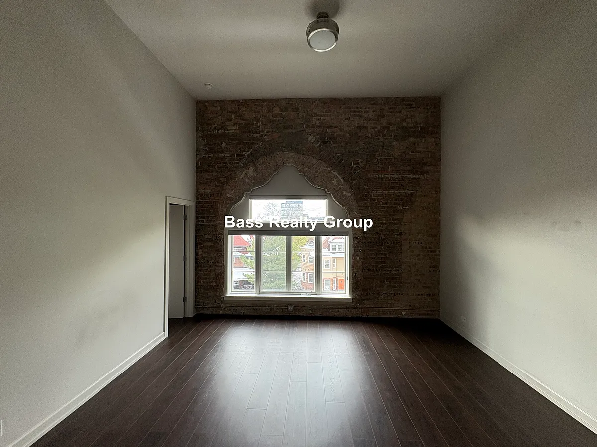 Building Photo - 5021 N Kenmore Ave #301