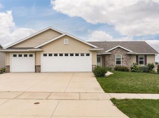 5006 Hay Field Ct SW, Cedar Rapids, IA 52404
