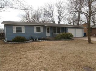 301 Brookside Dr, Newton, KS 67114