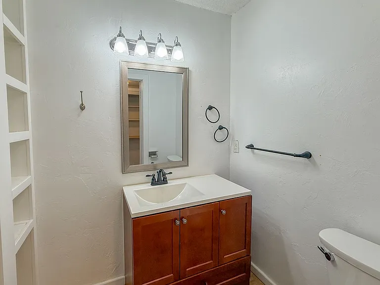 12021 Hawthorne Ln — Photo 17